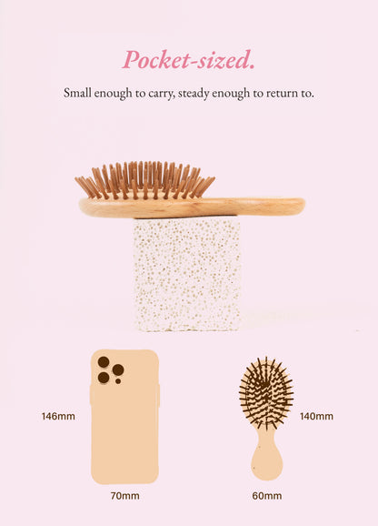 Product dimensions and size diagram of CLARITY mini wooden cushion hairbrush HERRITE